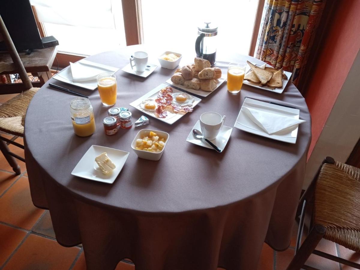 Bed and Breakfast Le Vieux Noyer Nassogne Exterior foto