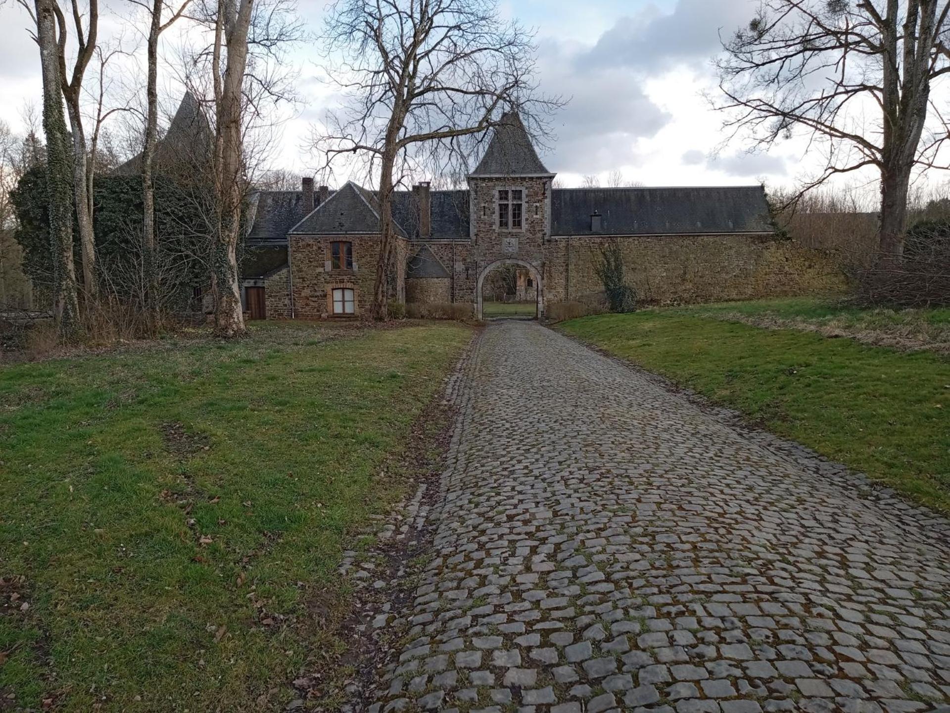 Bed and Breakfast Le Vieux Noyer Nassogne Exterior foto